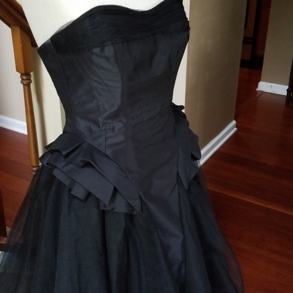Dress - Picture 3 of 6